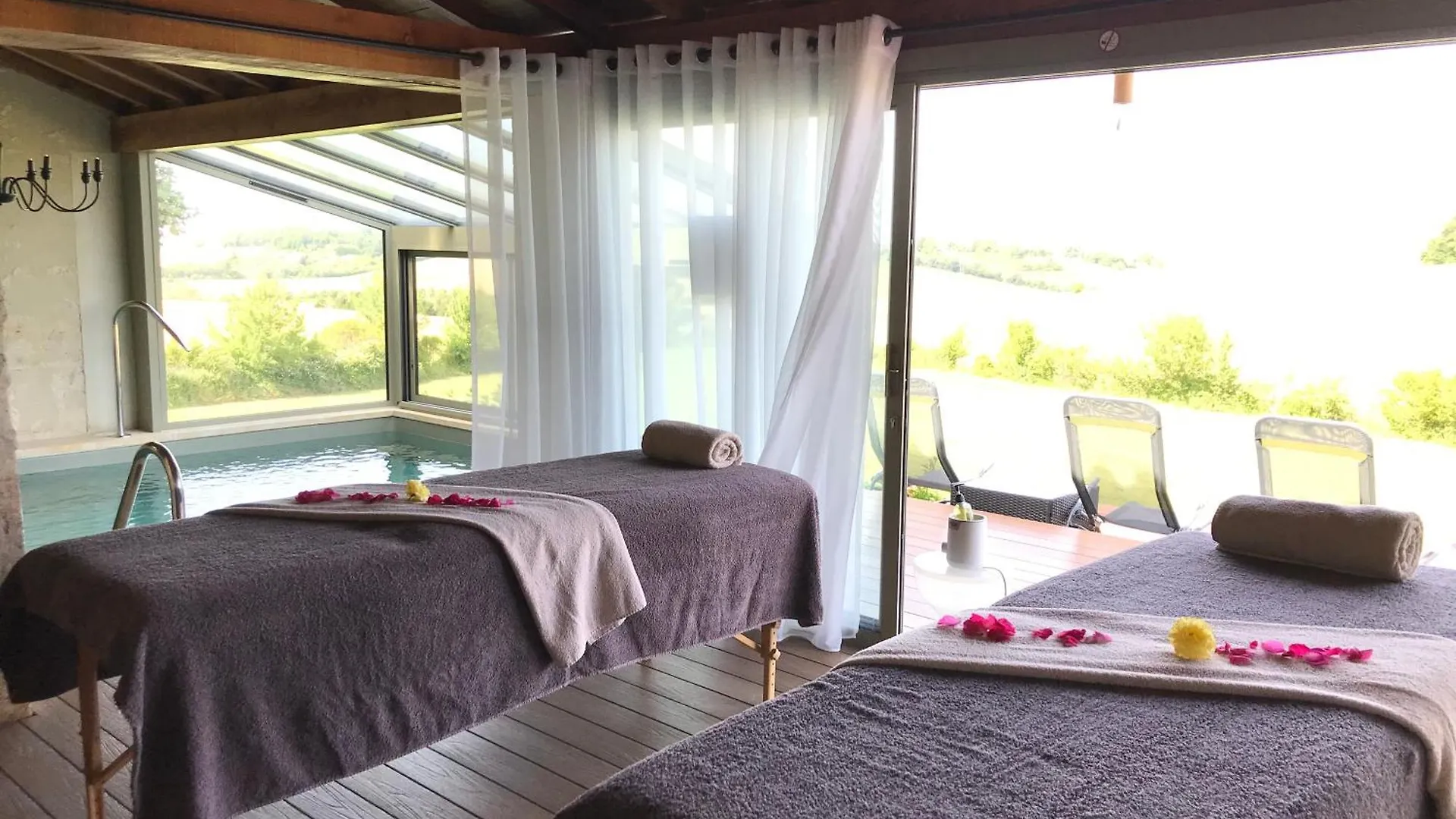 Domaine Lea Chanflaur - Spa - La Maison Du Bonheur Terraube 0*,  França